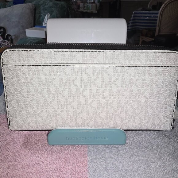 Michael Kors Cooper Signature Logo Zip Around Wallet - Picture 2 of 6